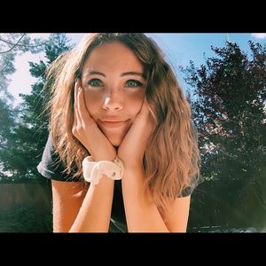 Meet your Posher, Abi